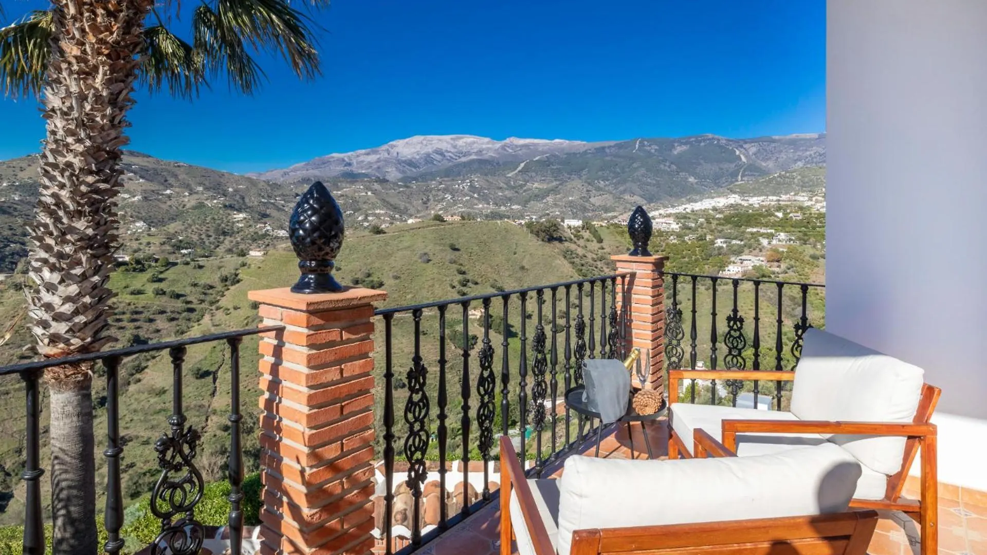 Malaga Hills Double Comfort Boutique & Wellness Eco-Hotel -Adults Only- Competa 0*,